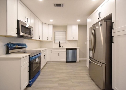 8600 Fathom Cir - Photo 1