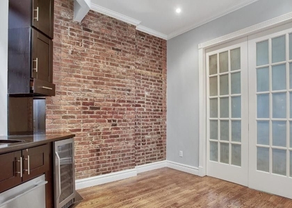 Mott Street - Photo 1