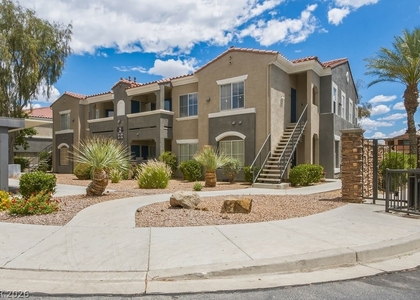 10245 Maryland - Photo 1