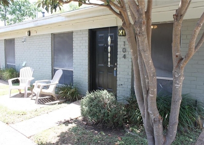 606 W 51st St - Photo 1
