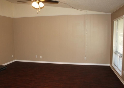 606 W 51st St - Photo 1