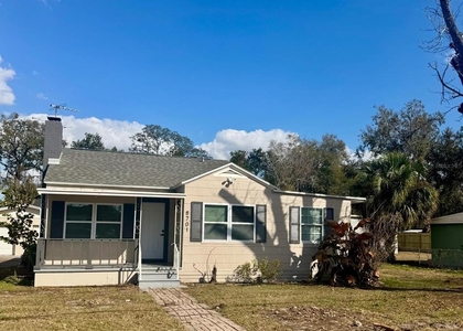 8701 N Willow Avenue - Photo 1