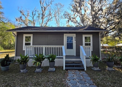 107 Ne 15th Street - Photo 1