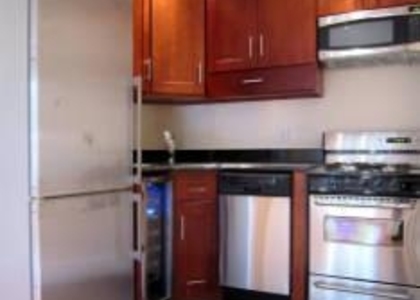 444 West 52nd Street - Photo 1