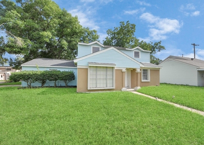 2513 Leslie Street - Photo 1