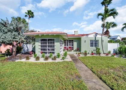 16613 Gulf Boulevard - Photo 1