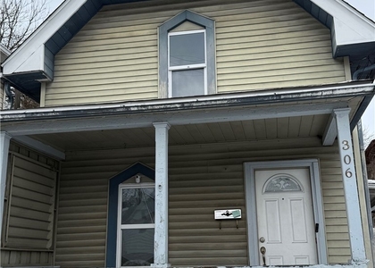 306 Laredo St - Photo 1