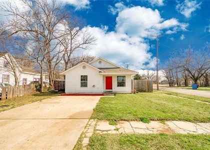 701 E College Street - Photo 1