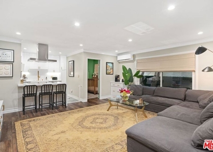 960 Larrabee Street - Photo 1