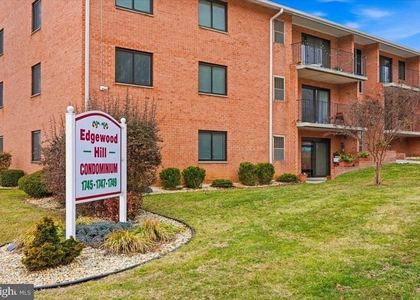 1745 Edgewood Hill Circle - Photo 1