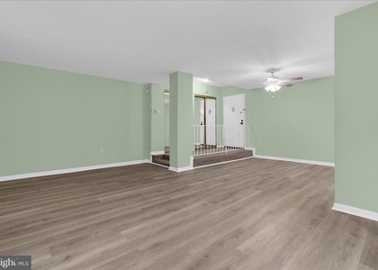15712 Dorset Road - Photo 1