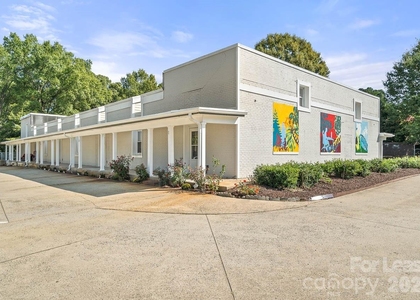 604 E Iredell Avenue - Photo 1