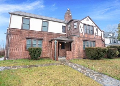 320 Simpson Place - Photo 1