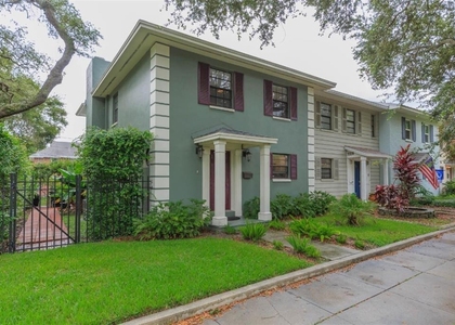 702 W Bay Street - Photo 1