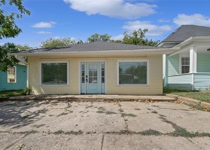 1011 S Armstrong Avenue - Photo 1