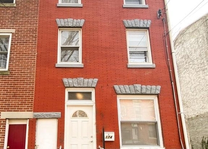 174 W Master Street - Photo 1