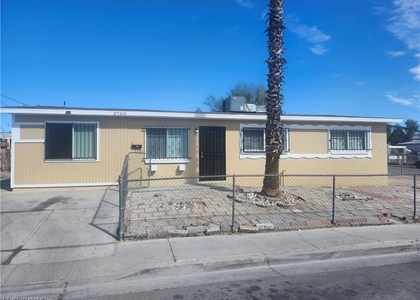 2700 Basswood Avenue - Photo 1