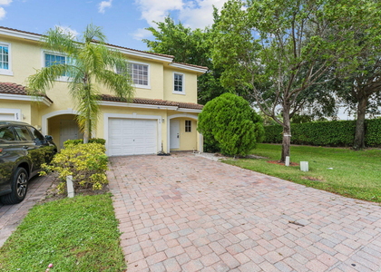 120 Se 5th Avenue - Photo 1