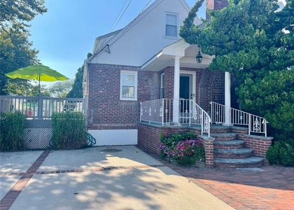 89 Lynbrook - Photo 1