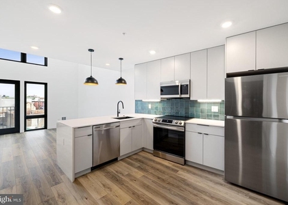 17 Girard Ave Avenue W - Photo 1