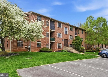 2402 Pond View Drive - Photo 1