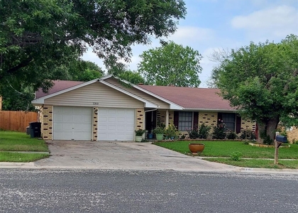 2303 Dover Rd - Photo 1