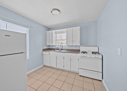 904 Beverly Avenue - Photo 1