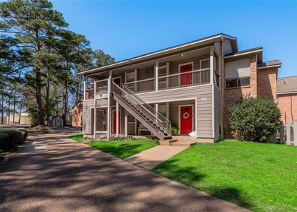 2404 Sycamore Avenue - Photo 1