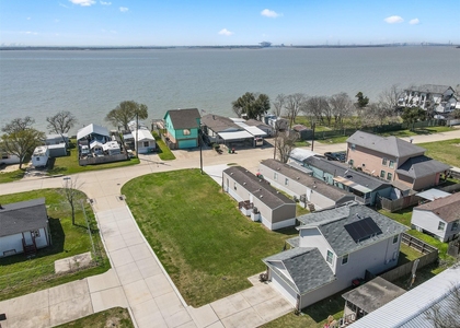 3035 Bay Oaks Harbor Drive - Photo 1