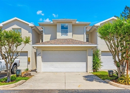 9889 66th Street N - Photo 1
