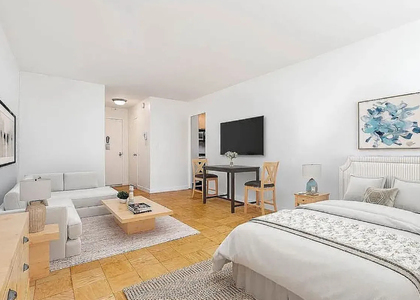 Full service apartment on East - Photo 1