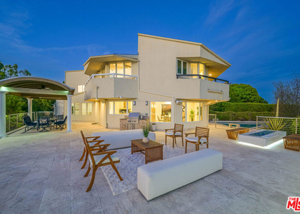 1121 Roberto Lane - Photo 1
