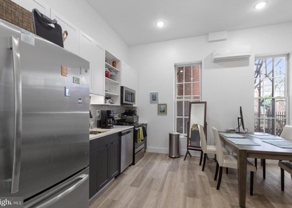 212 Catharine Street - Photo 1