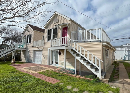 4114 Ave S 1/2 - Photo 1