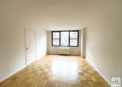 East 49 Street - Photo 1