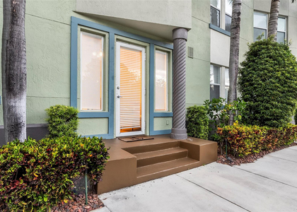 533 Ne 3rd Avenue - Photo 1