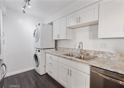 433 S Manhattan Place - Photo 1