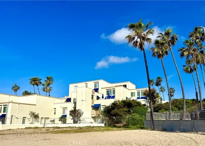 711 Pacific Coast Highway - Photo 1