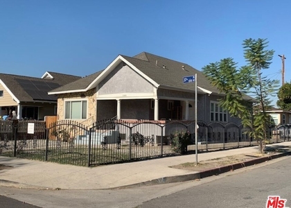 1305 W 37th Place - Photo 1