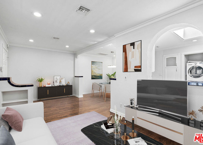 916 N Alfred Street - Photo 1