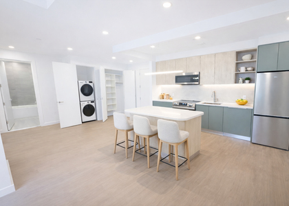 Bedford Avenue - Photo 1