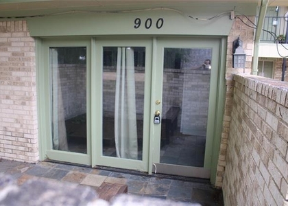 900 N Austin Street - Photo 1
