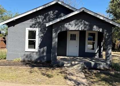 705 E 9th Street - Photo 1