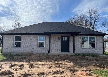 201 N Pecan Street - Photo 1