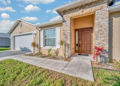 1037 Sw Payne Avenue - Photo 1