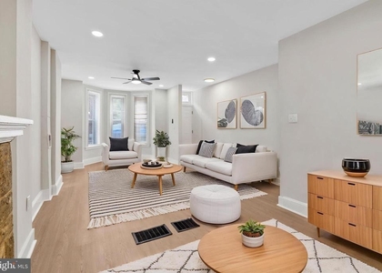 35 E Collom Street - Photo 1