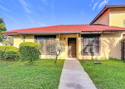 571 Hunter Circle - Photo 1