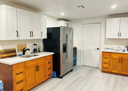 1116 W 32nd Street - Photo 1