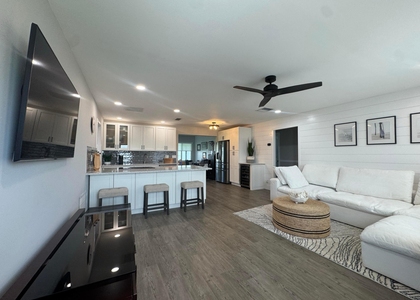 108 Sw 9th Street - Photo 1