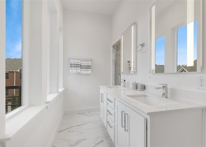 3915 N Hall Street - Photo 1